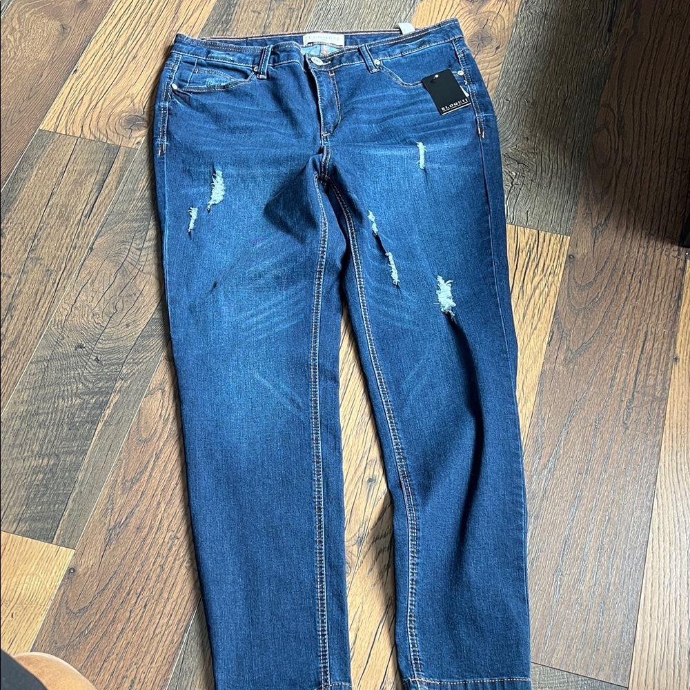 Women’s Eloquii Denim factory distress jeans. Size 16. Waist 17.5”W x 29”L